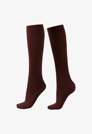 Calcetines burdeos hasta la rodilla hechos de una tela suave y elástica, con secciones de puntera y talón reforzadas, que presentan un borde superior acanalado.