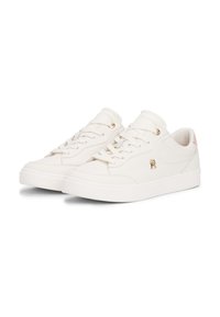 Tommy Hilfiger ESSENTIAL CHIC COURT - Trainers - ancient white