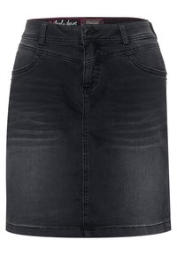 Mustat farkkuhameet, joissa on tiukka siluetti, etupussit, yksittäinen napitus ja hienovaraisia haalistumisia kankaan pinnalla.