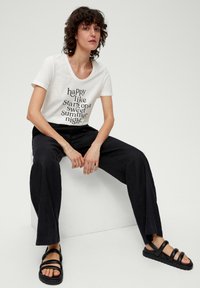s.Oliver MIT STATEMENT-PRINT - T-shirt z nadrukiem