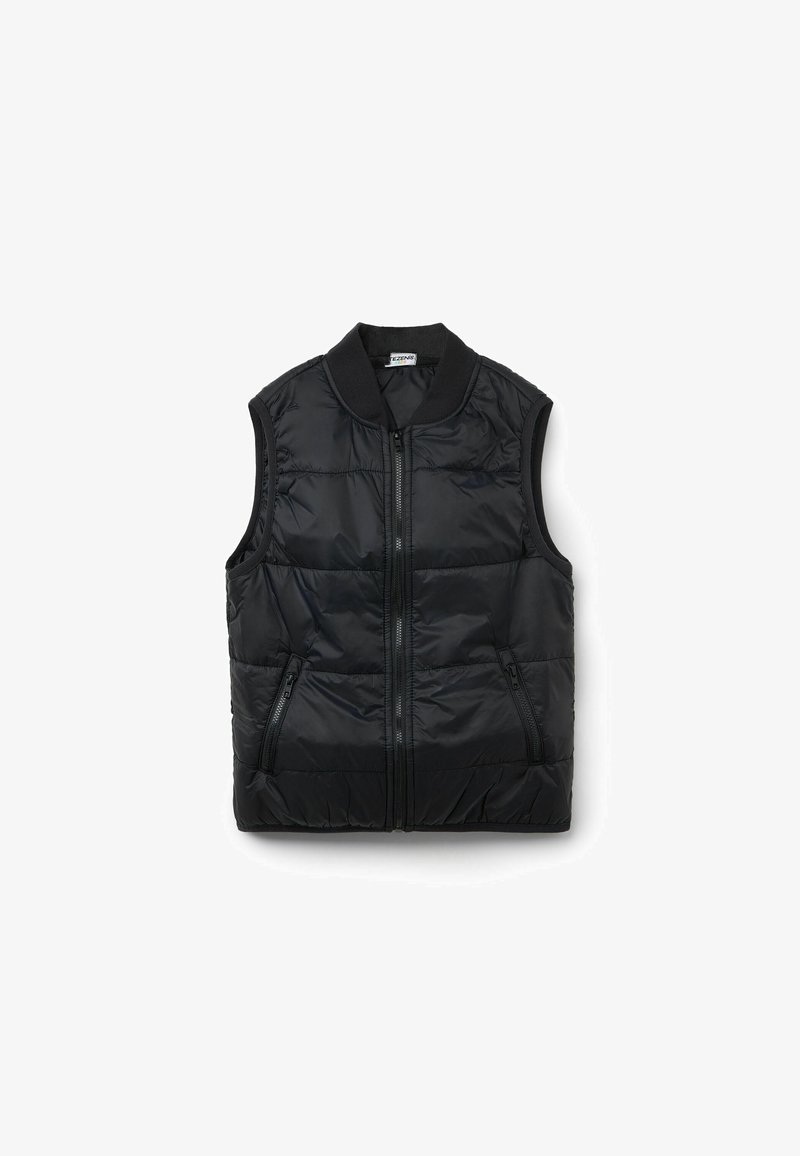 Zwarte gewatteerde vest met een ritssluiting aan de voorkant, mouwloos ontwerp, ribgebreide kraag en twee zijzakken. Glad textuur en lichtgewicht materiaal.