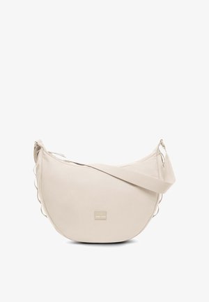 Beżowa torba na ramię wykonana z miękkiego materiału, o zaokrąglonym kształcie, z regulowanym paskiem i subtelnym logo na przodzie.