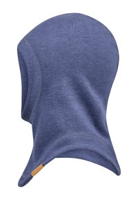 Blaue gestrickte Balaklava mit nahtlosem Design, das eine glatte Textur aufweist und an der Halsregion ein kleines braunes Lederetikett hat.