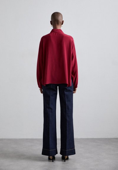 Victoria Beckham RUFFLE DETAIL  - Pogājama blūze - oxblood