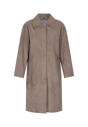 Palton lung din suede bej cu un guler ascuțit, închidere frontală cu nasturi și buzunare laterale. Textură netedă și design minimalist.