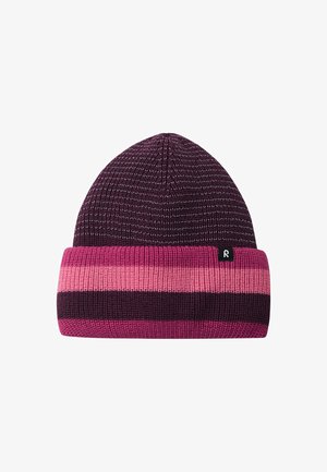 Dziergany beret w ciemnofioletowym kolorze z różowymi i jasnoróżowymi poziomymi paskami. Posiada żebrowaną texture i małą czarną metkę na mankiecie.