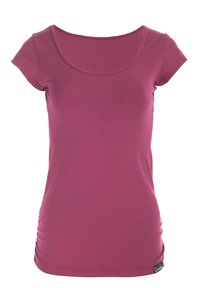 Schmal geschnittenes T-Shirt mit kurzen Ärmeln in einem einfarbigen, tiefen Pink. Es hat einen runden Ausschnitt und besteht aus einem weichen, glatten Stoff mit leichtem Stretch.