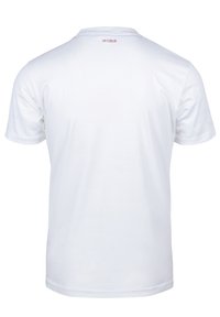 Weißes Baumwoll-T-Shirt mit kurzen Ärmeln, Rundhalsausschnitt und einem kleinen roten "SPITZBUB"-Logo am Rücken nahe dem Kragen.