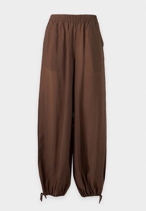 Pieces, PCALAIA BALLOON PANTS - Pantalon classique - chicory coffee