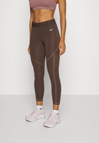 Nike Performance 7/8 TIGHT - Leggingek - baroque brown/smokey mauve/white