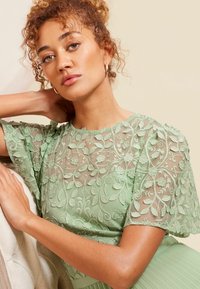 Love & Roses Maxiklänning - sage green