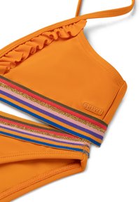 Oranžový bikiny top s volánmi, s farebnými pruhovanými akcentmi v červenej, modrej, fialovej a zlatej farbe. Logo vyšitá na boku.