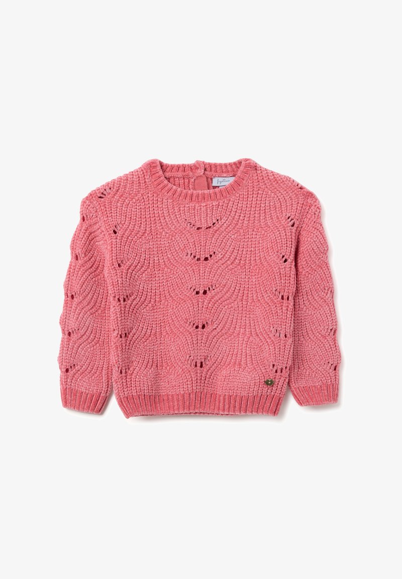 Rosa gestrickter Pullover mit strukturiertem Muster, rundem Ausschnitt und geripptem Saum. Dekorative Zierstiche und kleines Logo an der Seite.