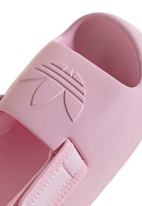 adidas Originals ADIFOM ADILETTE KIDS - Natikači za na bazen - pink none none