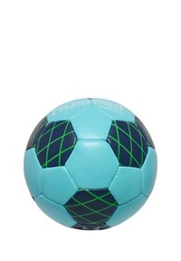 Una palla da calcio blu e navy con un motivo esagonale, caratterizzata da accenti a forma di diamante verdi e con il marchio "Hummel Classic Kids" sulla superficie.