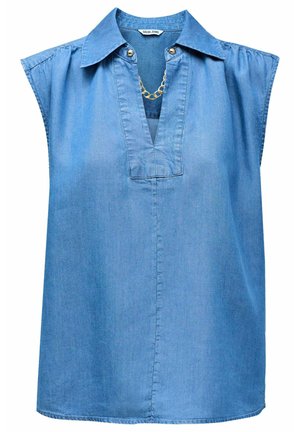 Blouse sans manches en denim bleu clair avec un col, décolleté en V profond et accents décoratifs en chaîne dorée près de l'encolure. Texture douce.