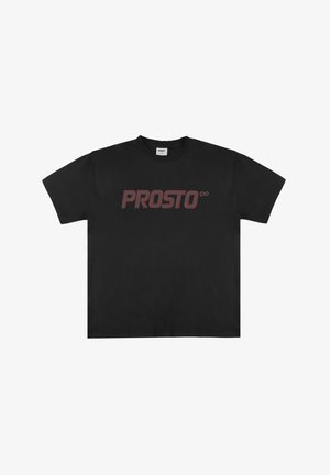 Czarna, krótkozasięczna koszulka wykonana z bawełny, z dużym, bordowym nadrukiem "PROSTO∞" na przodzie. Klasyczny dekolt typu crew.