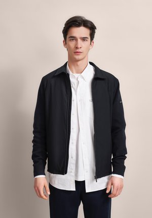 bugatti MIT POLOKRAGEN - Summer jacket - marine