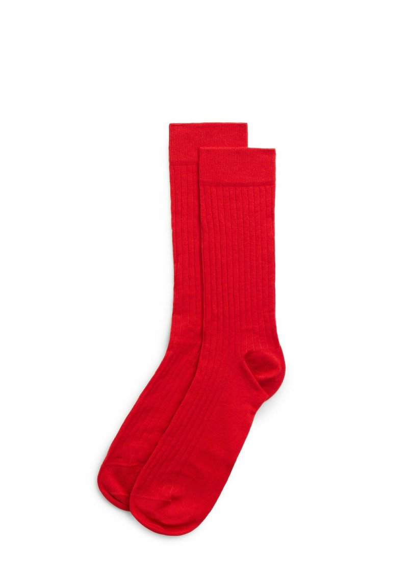 Calcetines de algodón rojos con textura acanalada, diseño hasta la rodilla y áreas reforzadas en los dedos y el talón para mayor durabilidad.