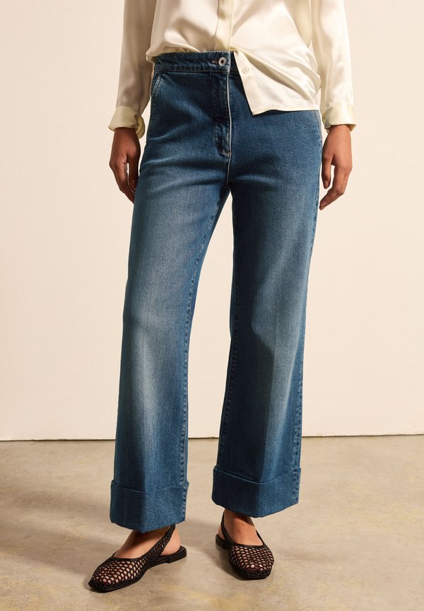 WITH TURN-UPS - Flared Jeans - medium wash