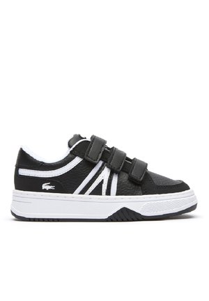 Sneakers noir et blanc avec une tige en cuir texturé, dotées de deux bandes Velcro, d'une semelle intermédiaire blanche et d'une semelle en caoutchouc avec un motif de traction.