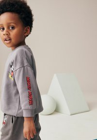 Next MICKEY STRIPE JOGGERS SET  - Collegepaita - charcoal grey