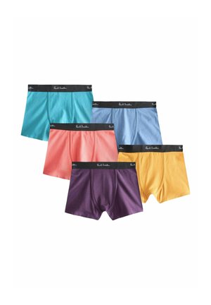 Fünf Herren-Boxershorts in den Farben Türkis, Hellblau, Koralle, Lila und Gelb, jeweils mit einem schwarzen Bund, der "Paul Smith" trägt.
