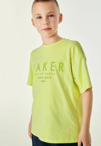 Baker by Ted Baker REGULAR FIT - Triko s potiskem - lime green