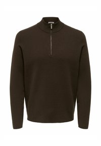 Pull-over marron en maille avec un col haut et une fermeture éclair à moitié. Manches longues et coupe décontractée, avec une texture lisse.