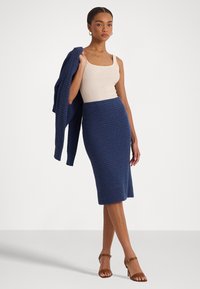 Lauren Ralph Lauren RISHONA MID PENCIL - Zīmuļsvārki - indigo dusk