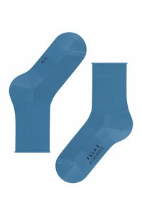 Blaue Socken aus einem glatten Material, mit einer gerippten Textur, runder Spitze und dem aufgedruckten Markennamen "FALKE ACTIVE BREEZE" an der Seite.