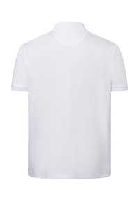 Weißes kurzärmliges Poloshirt mit strukturiertem Kragen und Bündchen, schlichter Design, gerader Saum und ohne sichtbare Marken oder Muster.