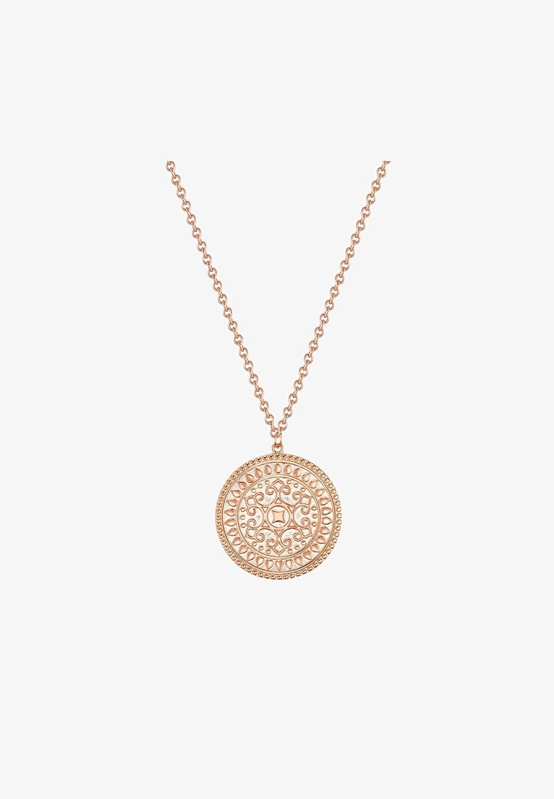 Collier en or rose avec un pendentif circulaire comportant des détails complexes, y compris des motifs et une bordure décorative. Les maillons de la chaîne sont fins.