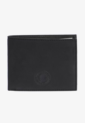 Cartera de cuero negro con logo en relieve, diseño horizontal, plegado simple, costuras visibles y varios compartimentos para tarjetas en su interior.