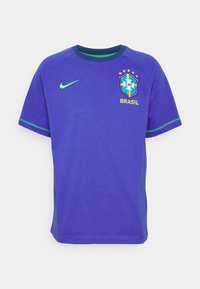 Fialové bavlněné tričko s kulatým výstřihem, krátkými rukávy, zelenými akcenty a logem národního týmu Brazílie se hvězdami.
