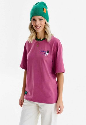 - T-shirt z nadrukiem