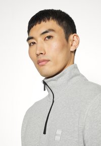 BOSS ZETRUST - Camisola - open grey
