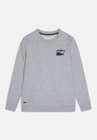 Šedá mikina s kulatým výstřihem, dlouhými rukávy a vyšitým logem Lacoste s akcentem krokodýla na hrudi a na lemu.