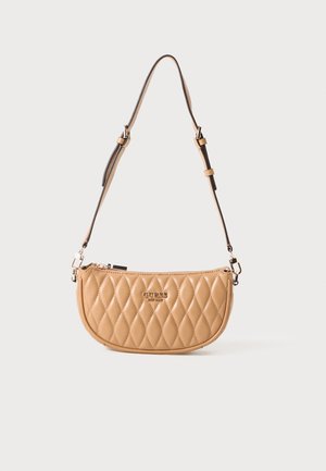 Borsa a tracolla marrone trapuntata con forma curva, caratterizzata da un logo dorato, tracolla regolabile e chiusura con zip. Pelle liscia con finitura lucida.