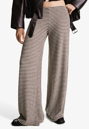 Bershka STRIPE - Hlače - dark brown