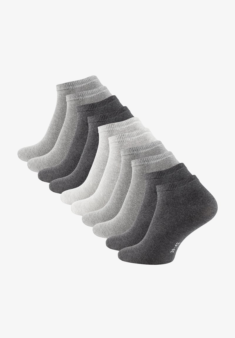 Dieci paia di calzini corti in diverse tonalità di grigio, con un polsino a coste e una texture liscia, disposti in un motivo a gradiente.