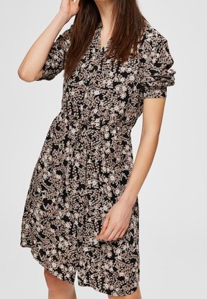 Zwart bloemenjurk met korte puffmouwen, strakke taille en een losse fit. Kenmerkt zich door een delicaat patroon van witte en roze bloemen.