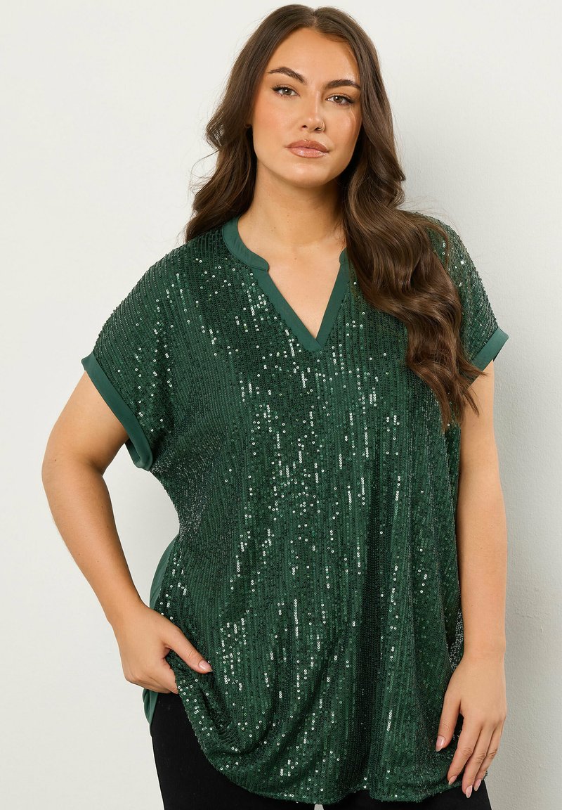 Top verde con paillettes, scollatura a V e maniche corte. Presenta una superficie testurizzata, vestibilità rilassata e colletto a contrasto.