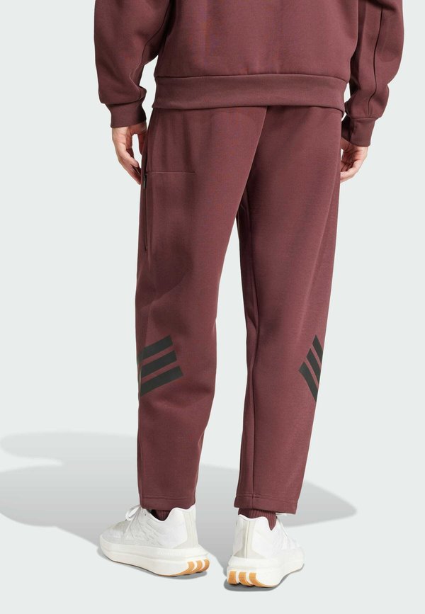 FUTURE ICON 3-STRIPES POCKET LOOSE - Tracksuit bottoms - aurora ruby2