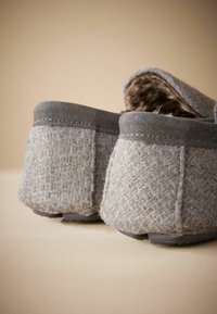 Next REGULAR FIT - TEXTURED - Chaussons - taupe brown