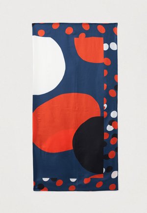 Lenço de seda com fundo azul-marinho, apresentando grandes formas abstratas vermelhas, brancas e pretas e pontos, com textura lisa e boa queda.