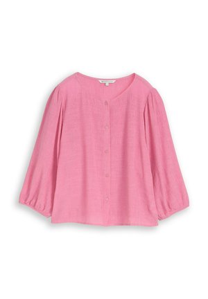 Blouse rose texturée avec encolure ronde, manches longues bouffantes et fermeture à boutons sur le devant, taille petite.