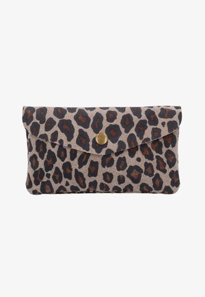 Kleine rechteckige Clutch mit braun-schwarzem Leopardenmuster und einem goldenen Druckknopfverschluss.