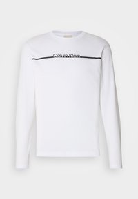 Langärmliges weißes T-Shirt aus Baumwolle mit einem schwarzen horizontalen Streifen und dem "Calvin Klein" Logo auf der Brust.