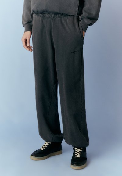 Han Kjøbenhavn REGULAR PANTS UNISEX - Tepláky - grey